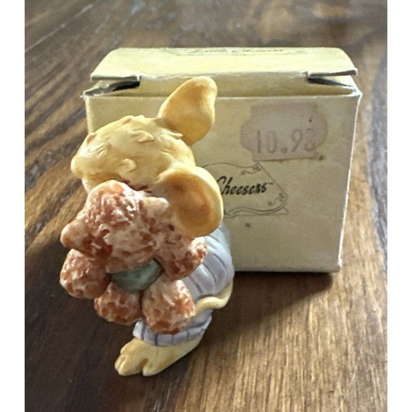Little Cheesers Figurine Mouse‎ Holding Teddy Bear And Heart Wreath 1993 - Picture 4 of 5